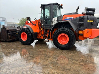 اللودر بعجل HITACHI ZW220