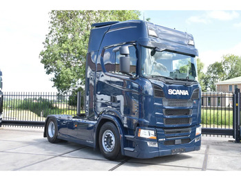 وحدة جر SCANIA S 450