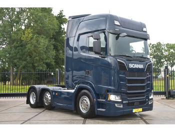 وحدة جر SCANIA S 520