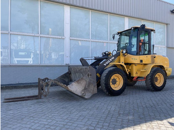 اللودر بعجل VOLVO L30G