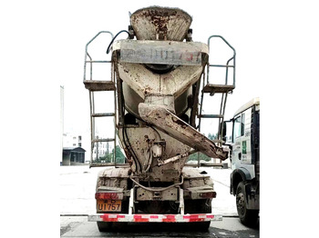 شاحنة خلاطة خرسانة XCMG Official G4804B 12cubic Used Hydraulic Diesel Concrete Mixer Truck Second Hand Cement Mixers Sale: صورة 4