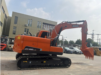 حفار زحاف DOOSAN DX150