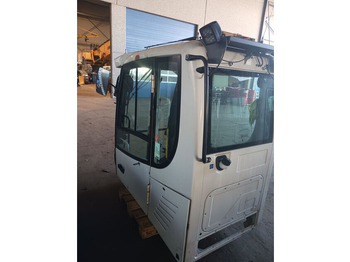 الكابينة والداخلية LIEBHERR