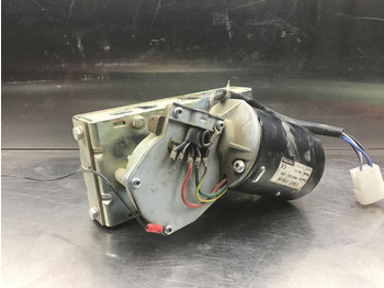 مساحة الزجاج الأمامي LIEBHERR