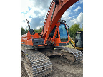 حفار زحاف DOOSAN DX225LC