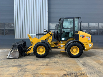 اللودر بعجل CATERPILLAR 908M