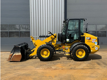 اللودر بعجل CATERPILLAR 908M