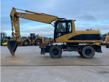 حفارة CATERPILLAR M318