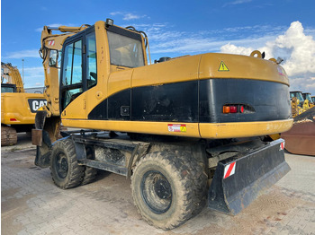حفارة CATERPILLAR M318
