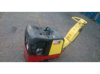 لوحة اهتزازية DYNAPAC