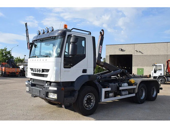 شاحنة ذات خطاف IVECO EuroTrakker