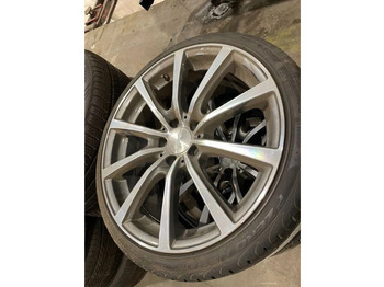 الإطارات والجنوط PIRELLI