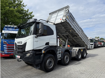 شاحنة قلاب IVECO T-WAY