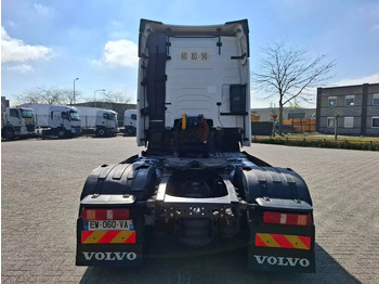 وحدة جر Volvo FH4-460 / VEB+ / DOUBLE TANK / FRIDGE / AUTOMATIC / EURO-6 / 2018: صورة 4 وحدة جر Volvo FH4-460 / VEB+ / DOUBLE TANK / FRIDGE / AUTOMATIC / EURO-6 / 2018: صورة 4