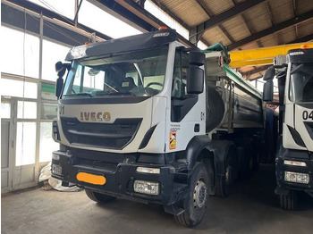 شاحنة قلاب IVECO Trakker