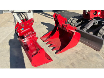 حفارة مُصَّغرة TAKEUCHI