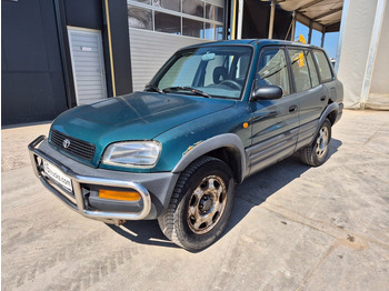 سيارة دفع رباعي TOYOTA