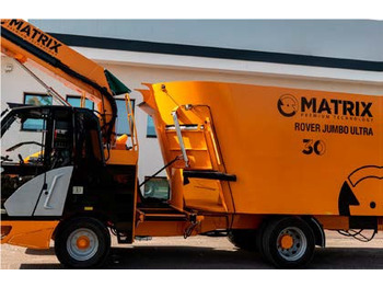 عربة خلط الأعلاف