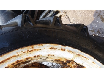 عجلات - جرار Ford 4000 Rear Wheel And Tyre 12.4/11-32. Please Check By Description: صورة 2
