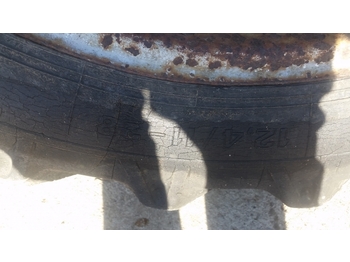 عجلات - جرار Massey Ferguson 135 Rear Wheel And Tyre 12.4/11-28. 1please Check By The Photos: صورة 3