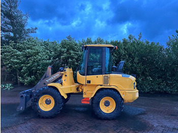 اللودر بعجل VOLVO L35G