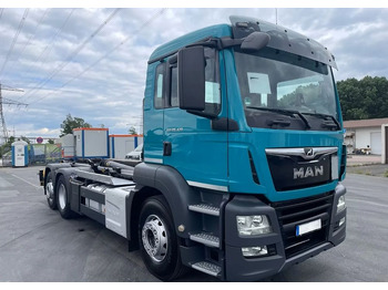 شاحنة ذات خطاف MAN TGS 26.470 6x2: صورة 3