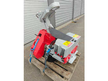 آلة قطع الأشجار