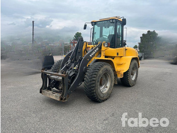 اللودر بعجل VOLVO L40B