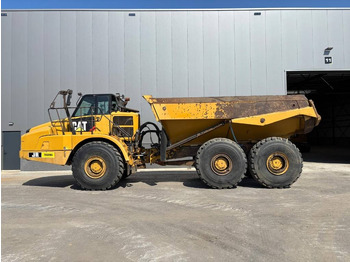 شاحنة قلاب مفصلية CATERPILLAR 745