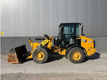 اللودر بعجل CATERPILLAR 906M