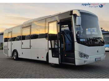 حافلة صغيرة