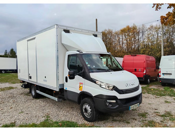 شاحنة مقفلة IVECO Daily