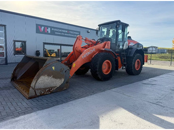 اللودر بعجل HITACHI ZW180