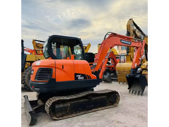 حفار زحاف DOOSAN DX60