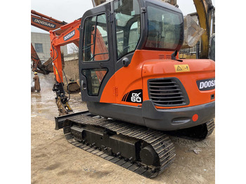 حفار زحاف DOOSAN DX60