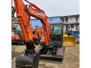 حفار زحاف DOOSAN DX60