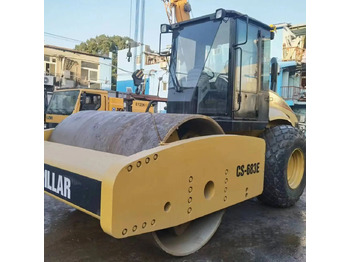مدحلة اسفلت CATERPILLAR