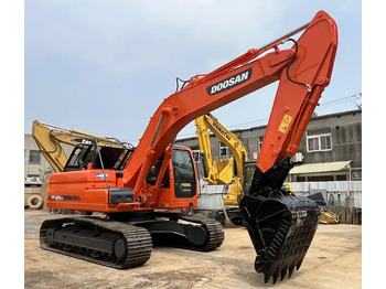 حفار زحاف DOOSAN DX225LCA