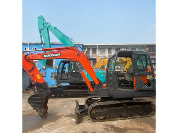 حفار زحاف DOOSAN DX60