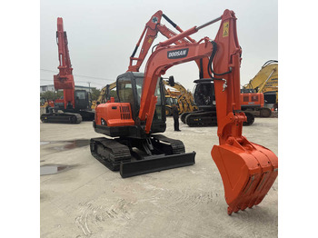 حفار زحاف DOOSAN DX60