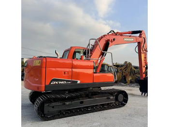 حفار زحاف DOOSAN DX140