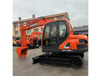 حفار زحاف DOOSAN DX75
