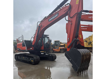 حفار زحاف DOOSAN DX225LCA