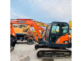 حفار زحاف DOOSAN DH60-7