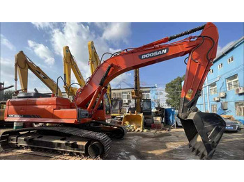 حفار زحاف DOOSAN DX300LC