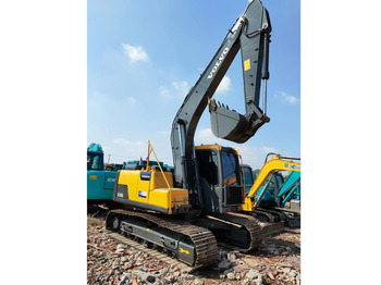 حفار زحاف VOLVO EC140DL