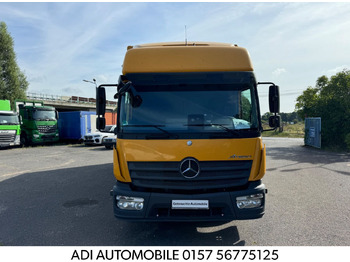شاحنة مقفلة MERCEDES-BENZ Atego 823