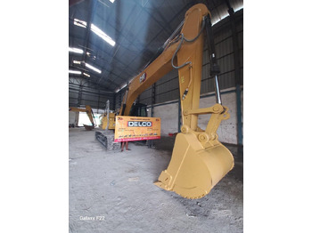 حفار زحاف CATERPILLAR 320D3