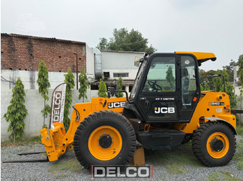 رافعة تلسكوبية JCB