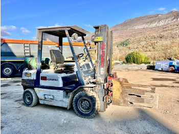 رافعة شوكية تعمل بالغاز KOMATSU Chariot élévateur à gaz FG25T-11E (AVEC PINCE): صورة 4